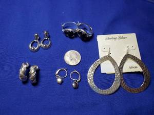 lot 103 image: Silver Colored Earing lot