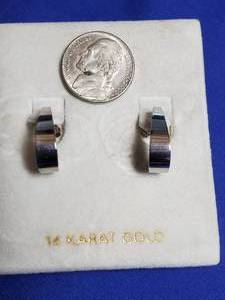 lot 107 image: 14K white karat gold earings