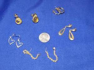lot 109 image: Lot of mixed earrings