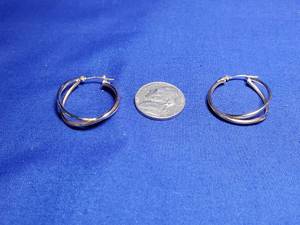 lot 112 image: Gold 10K Stamped hoop earings