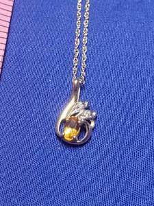 lot 213 image: Gold 14 KT yellow pendent
