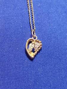 lot 201 image: Gold 10K Leaf Necklace