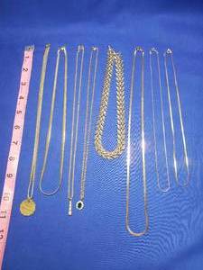 lot 231 image: Necklace Lot 231