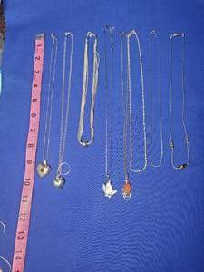 lot 239 image: Necklace Lot 239