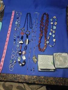 lot 240 image: Necklace Lot 240