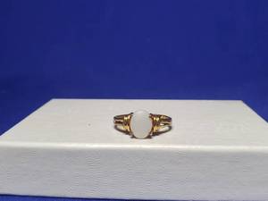 lot 307 image: Size 5 Opal