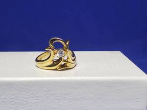 lot 304 image: Size 7.5 18 KT stamped ring