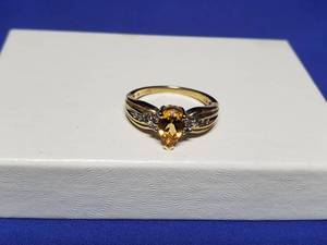 lot 301 image: Gold 10K stamped size 7 ring