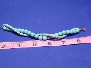 lot 71 image: Turquoise bracelet