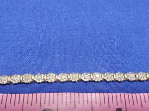 lot 61 image: Gold Bracelet with zrw stamped