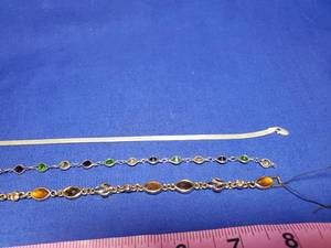 lot 60 image: Bracelet lot