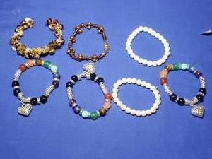 lot 79 image: Bracelet lot