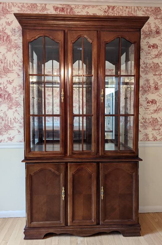 Exquisite Edina Moving Auction KBID