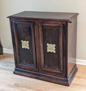 lot 8 image: Petite Vintage Console Cabinet by Lane