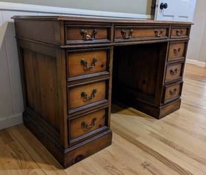 lot 9 image: Vintage Sligh Lowery Desk