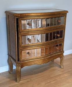 lot 19 image: Elegant Pier One Mirrored Dresser