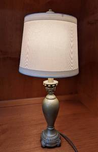 lot 28 image: Decorative Table Lamp