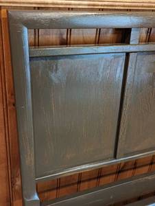 lot 40 image: Vintage Painted Wood Full Bed Frame