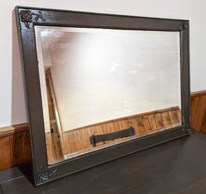 lot 41 image: Vintage Painted Desk and Mirror Set