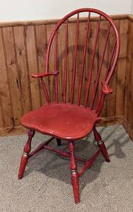lot 47 image: Vintage Painted Wood Windsor Style Chair