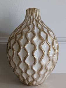 lot 80 image: Pretty Home Decor