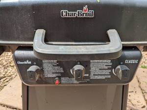 lot 87 image: Char Broil Gas Grill