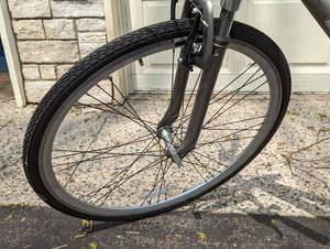 lot 92 image: Schwinn 700c Trailway Bicycle