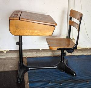 lot 97 image: Classroom Desk