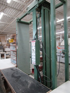 lot 4 image: Uhling Case Clamp with ramp  cabin...