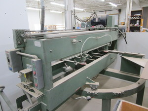 lot 8 image: Countertop Saw, Model H5033R, SN 15...