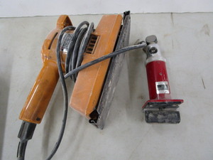 lot 100 image: Black & Decker dual action sander, ...