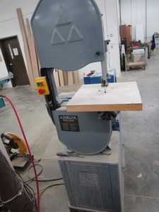 lot 101 image: Delta Bandsaw, Model 28-203, SN 89F...