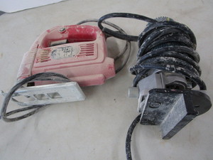lot 125 image: Bosch 1608 router and Toolshop jig ...