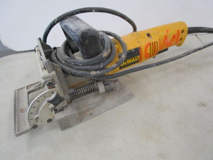 lot 128 image: DeWalt plate joiner DW682...
