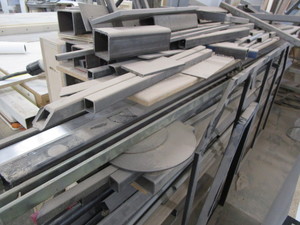 lot 139 image: Rack & welding stock, rack is 90Lx...