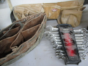 lot 156 image: Bucket Boss belt & screw bag, Iront...