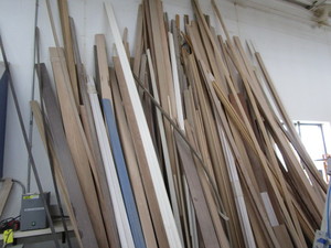 lot 170 image: LARGE lot of trim boards, variety 5...