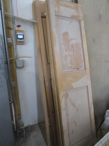 lot 183 image: Bifold doors qty of 5 - two 12, o...