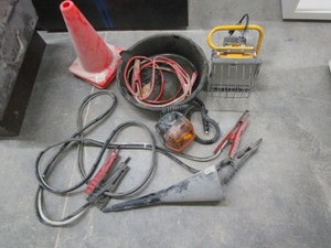 lot 188 image: Auto jumper cables with heavy duty...