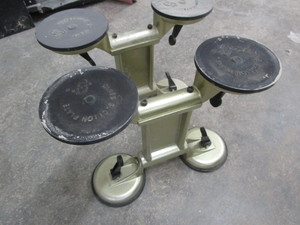 lot 193 image: Boter suction glass holders...