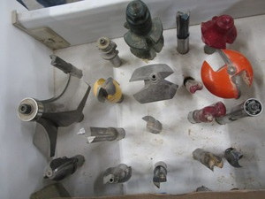lot 202 image: Router bits 12 , qty 18...