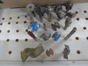 lot 204 image: Router bits 12, qty 21...