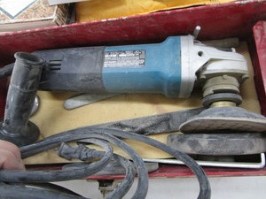 lot 225 image: Makita angle grinder 5, 9565CV...