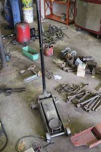 lot 620 image: 3-Ton Hydraulic Floor Jack
