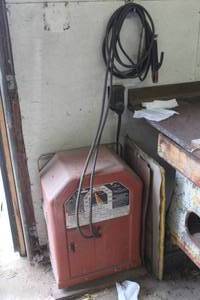 lot 616 image: Lincoln Electric Lincwelder AC-225-S Variable Voltage AC Arc Welder 220V