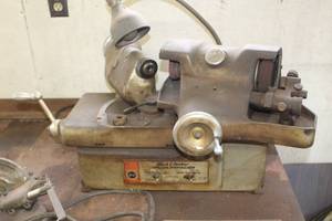 lot 613 image: Black & Decker Valve Resurfacer