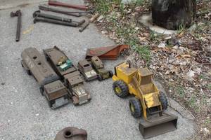 lot 632 image: Lot of (7) Vintage Toys - End Loader, COE Tanker, Conventional Car Hauler, Jeep, Tractor, and more