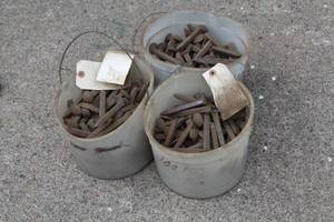 lot 633 image: Lot of (3 Buckets) 4 Spikes