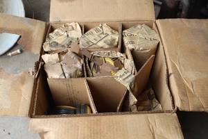 lot 642 image: Lot of (1 Box) Blue Rock Clay Targets