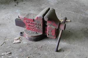 lot 649 image: Columbian 4 Bench Vise